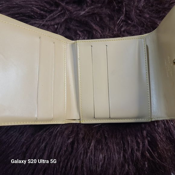 AUTHENTIC LOUIS VUITTON WHITE TRI-FOLD MULTI COLOR.  FREE KEY CHAIN - Picture 4 of 9